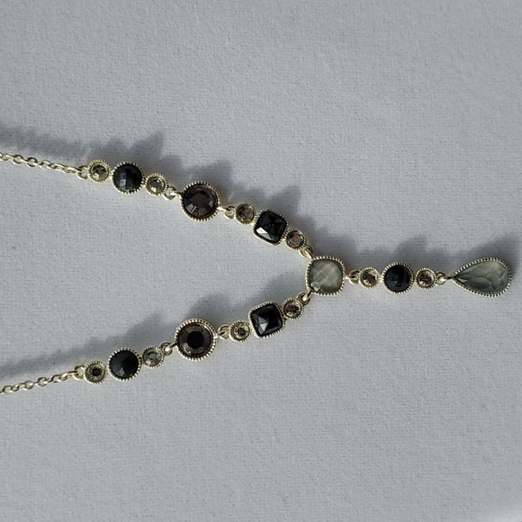 Vintage Avon Grey and White faceted Y necklace and Earrings set - Picture 2 of 5